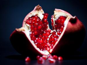 吃石榴的好處-石榴應該怎么挑選?
