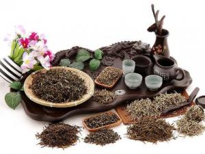 夏天喝什么茶好？黑白紅綠茶功效各不同