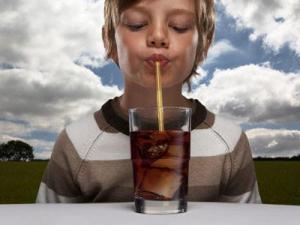 喝可樂的危害有哪些？經(jīng)常喝可樂有什么壞處