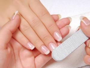 指甲生長(zhǎng)速度:手指甲的生長(zhǎng)速度快慢與健康關(guān)系