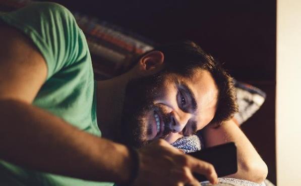 經(jīng)常熬夜的危害有多大 熬夜過后補一覺就能恢復嗎