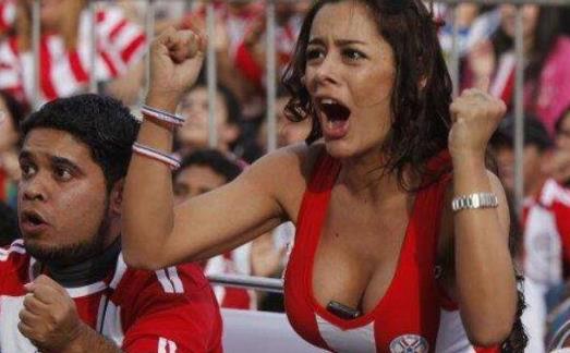 巴拉圭第一乳神 拉里薩·里克爾梅和中國(guó)乳神樊玲有一比