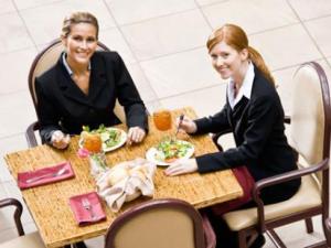 和領(lǐng)導(dǎo)吃飯注意什么?陪領(lǐng)導(dǎo)吃飯注意事項(xiàng)