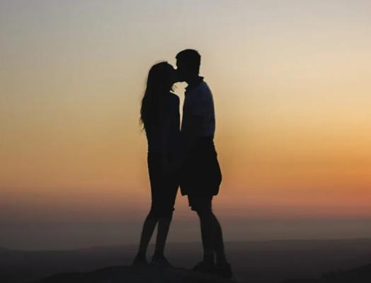 女朋友對我很冷淡該怎么辦?女朋友總是說一些很傷人的話該分手嗎