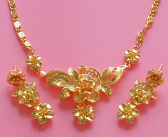 結婚三金可以借給自己的姐姐嗎?三金賣了會離婚嗎