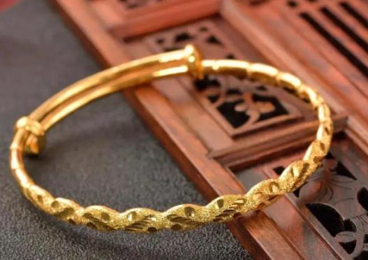 結婚三金可以借給自己的姐姐嗎?三金賣了會離婚嗎