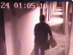 絕癥男子約女網友開房被偷包 裸身出房追回