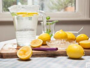 哺乳期能喝檸檬水嗎?哺乳期能喝蜂蜜水嗎