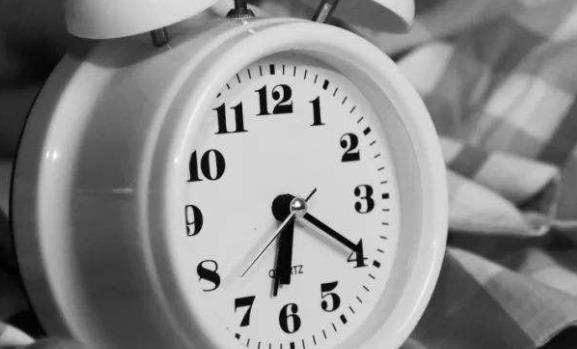 長(zhǎng)痤瘡之后一定要控制好自己的飲食 介紹6種長(zhǎng)痤瘡忌食