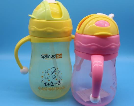 吸管杯吸不出來水怎么辦?寶寶用吸管杯要注意什么事項