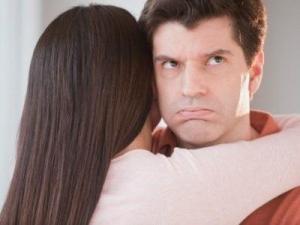 男人吃醋的2種類型,男人吃醋的6個表現