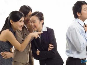 為什么有些人對“嚼舌根”樂此不疲呢?