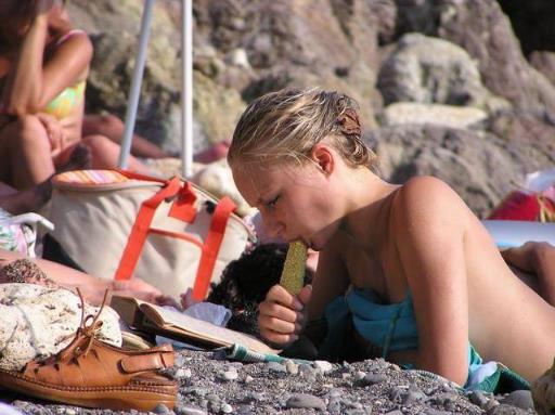 這玉米真的很污啊,美女能放開那個玉米,沖我來嗎?