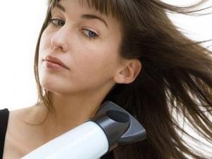 如何使用電吹風做造型？電吹風使用注意事項