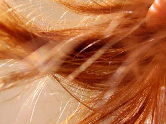 負離子吹風機不傷頭發是真的嗎?洗完頭不用吹風機怎么讓頭發蓬松