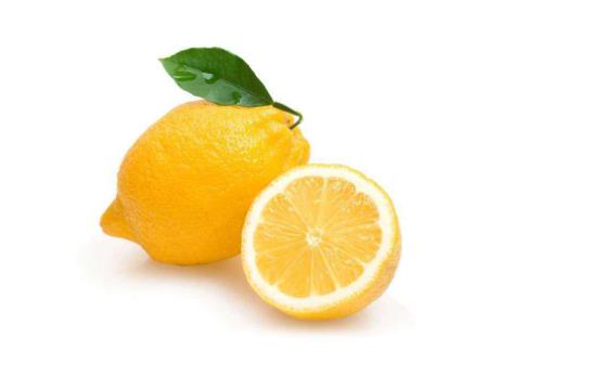 ?夏季檸檬泡水喝 炎熱的天氣里喝一杯檸檬水清爽涼快