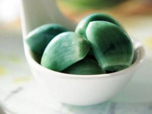 臘八蒜為什么會變綠？臘八蒜的腌制方法