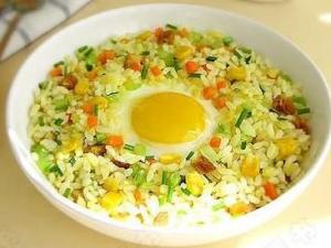 蛋炒飯怎樣炒才能金黃誘人？蛋炒飯怎么做好吃