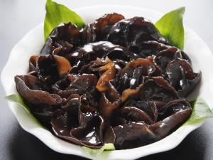 木耳營養易受溫度影響：加熱時間越短營養越好