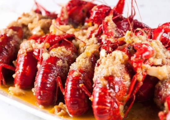 小龍蝦是活著刷還是死了刷?小龍蝦可以放在火鍋里吃嗎?