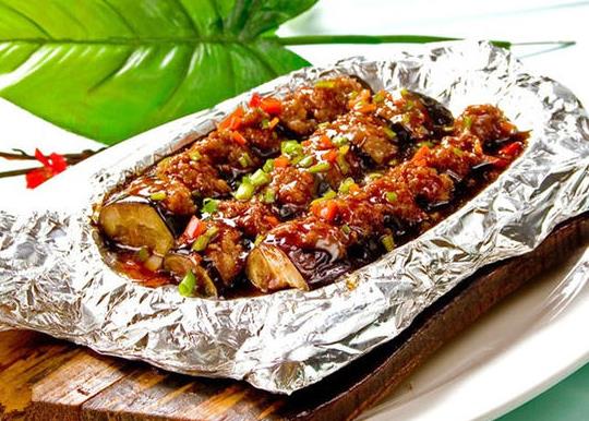 烤箱錫紙可以放入微波爐嗎?使用錫紙時(shí)要注意什么?