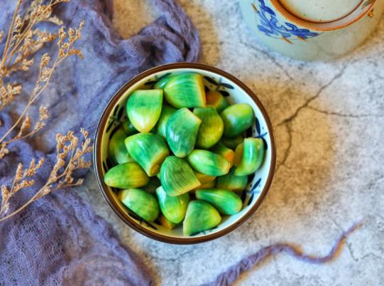 可樂瓶可以腌臘八蒜嗎?臘八蒜切根部為什么會變黑