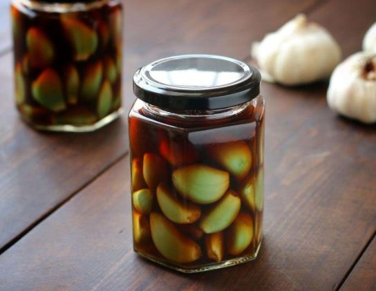 臘八蒜別的時候能泡嗎?如何確保臘八蒜變綠