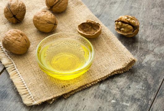 核桃油滴幾滴在輔食里?嬰幼兒有必要吃核桃油嗎