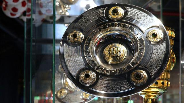 足球運(yùn)動(dòng)員都想得到的冠軍獎(jiǎng)杯 大力神杯是足球界最高榮譽(yù)的象征