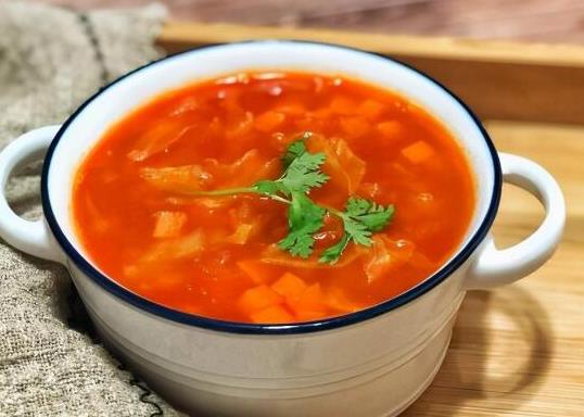 俄羅斯十大名菜排名,紅菜湯非常流行、羅宋湯鮮滑爽口
