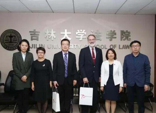 政法大學(xué)五院四系排名,中國政法大學(xué)、西南政法大學(xué)是國家級重點(diǎn)學(xué)校