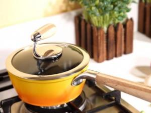 用不粘鍋來炒菜好嗎?炒菜用什么鍋好