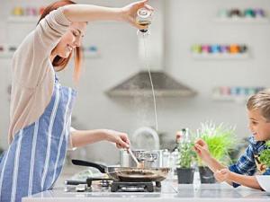 炒菜鹽放多了怎么辦？炒菜放調料的技巧