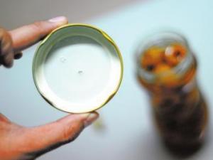 瓶蓋打不開怎么辦？三招讓你輕松擰開瓶蓋