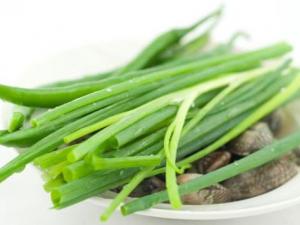 炒菜時怎樣利用蔥調味？做菜如何放蔥的小竅門