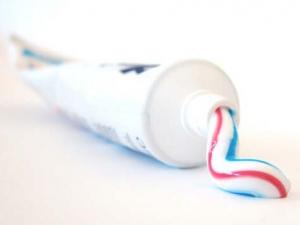 什么牙膏美白效果好？牙膏洗臉可以美白嗎？