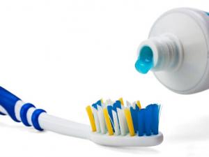 刷牙杯多久換一次？正確使用牙刷的方法