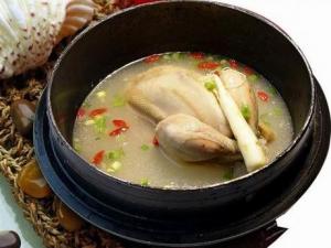 寶寶喂養誤區：雞湯比雞肉有營養