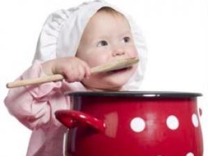 混合喂養對寶寶好嗎？混合喂養該如何選擇代乳品