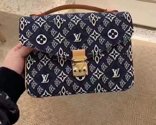 lv官網(wǎng)和專(zhuān)柜質(zhì)量有差別嗎?lv一個(gè)月只能買(mǎi)一次嗎