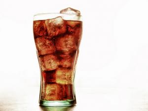 可樂(lè)的哪些成分影響健康？長(zhǎng)期喝可樂(lè)的危害