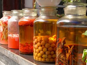 飲用藥酒的注意事項-藥酒泡制技術