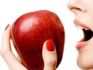 晚上吃蘋果好嗎？吃蘋果的注意事項(xiàng)