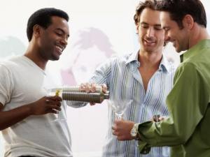 男人這樣喝酒會傷肝?如何計算自己的酒量