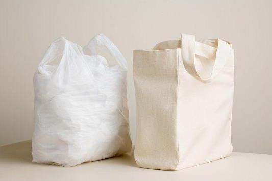 用紙吸管比塑料吸管更環保嗎?可降解塑料袋真的環保嗎?