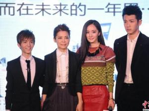 郭敬明身高成笑點(diǎn) 《小時(shí)代》開機(jī)發(fā)布會(huì)合影