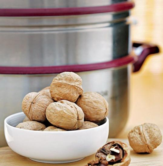 核桃怎么去皮？巧剝核桃仁方法，怎樣給核桃去皮妙招：蒸后核桃皮更易剝去