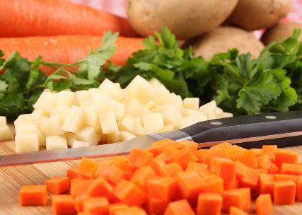 胡蘿卜怎么吃最有營養？胡蘿卜生吃還是炒熟吃好