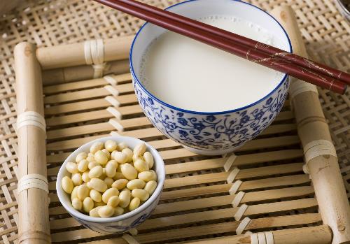 女人每天喝豆?jié){對身體好嗎？女人喝豆?jié){的好處