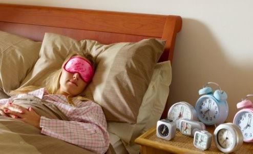 一天睡幾個小時最好？周末睡懶覺容易睡出毛病